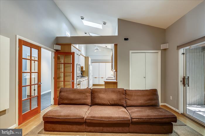 RESTON - Residential