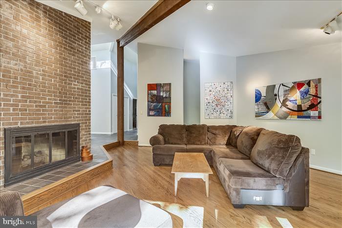 RESTON - Residential