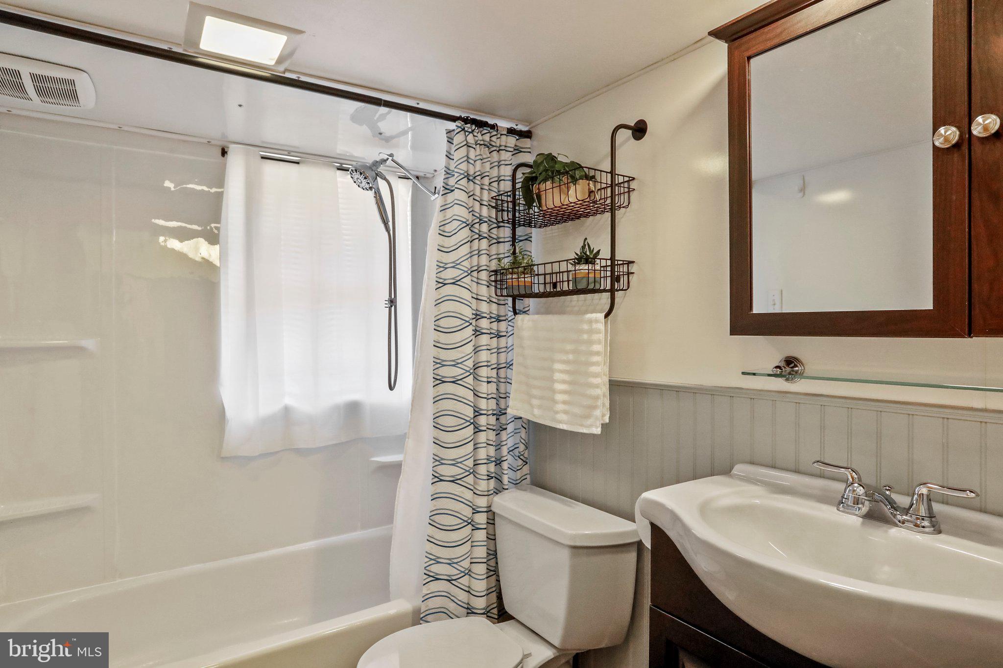 SHADY ACRES - Residential