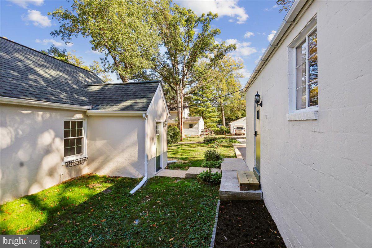 5013 HOLLYWOOD ROAD