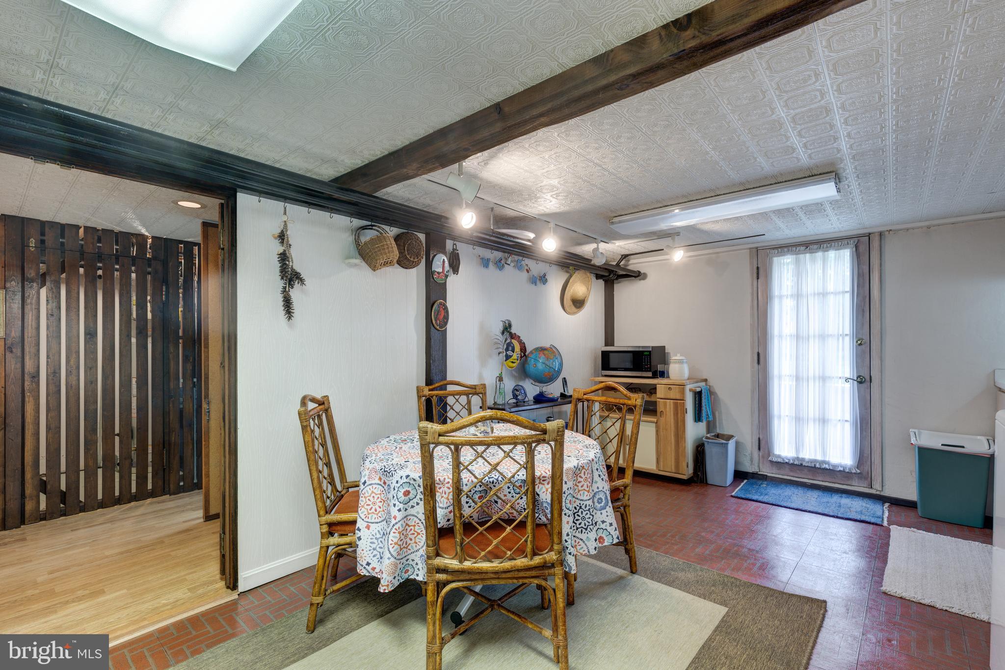 CHENOAK MANOR - Residential