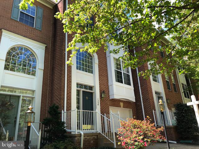 HAWTHORNE - Residential Lease