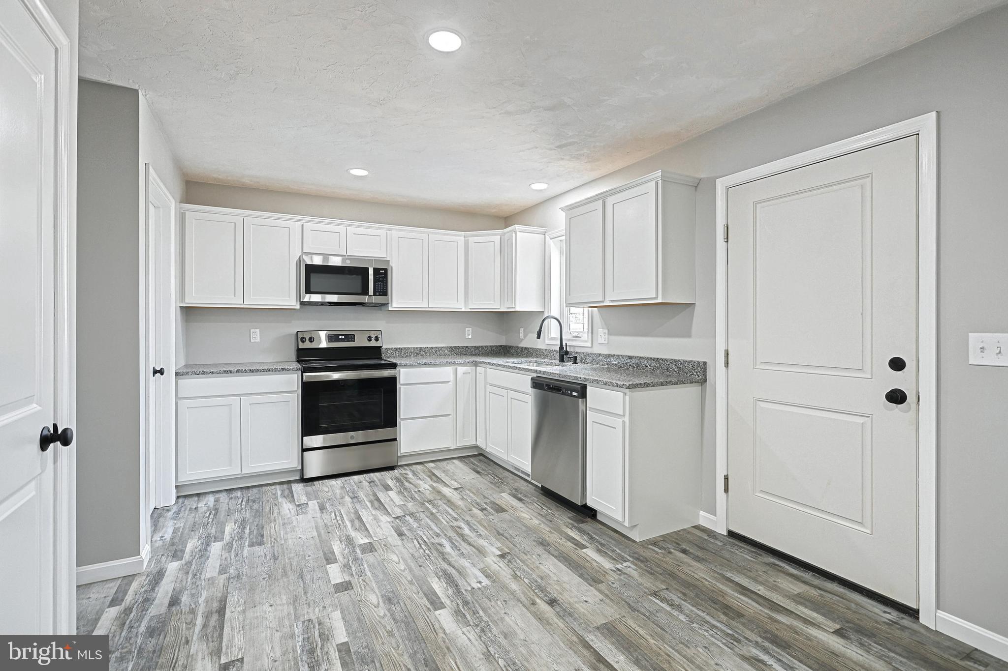 COLONIAL RIDGE - Residential