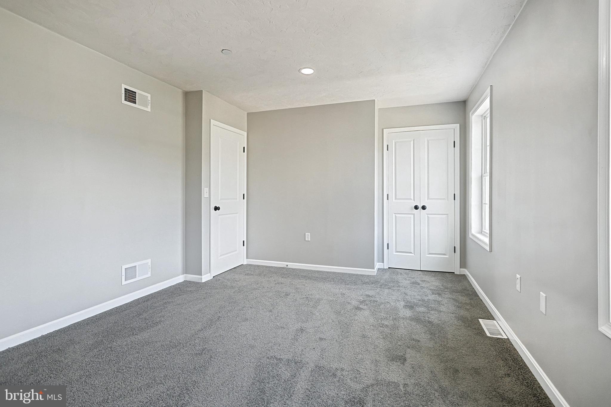 COLONIAL RIDGE - Residential