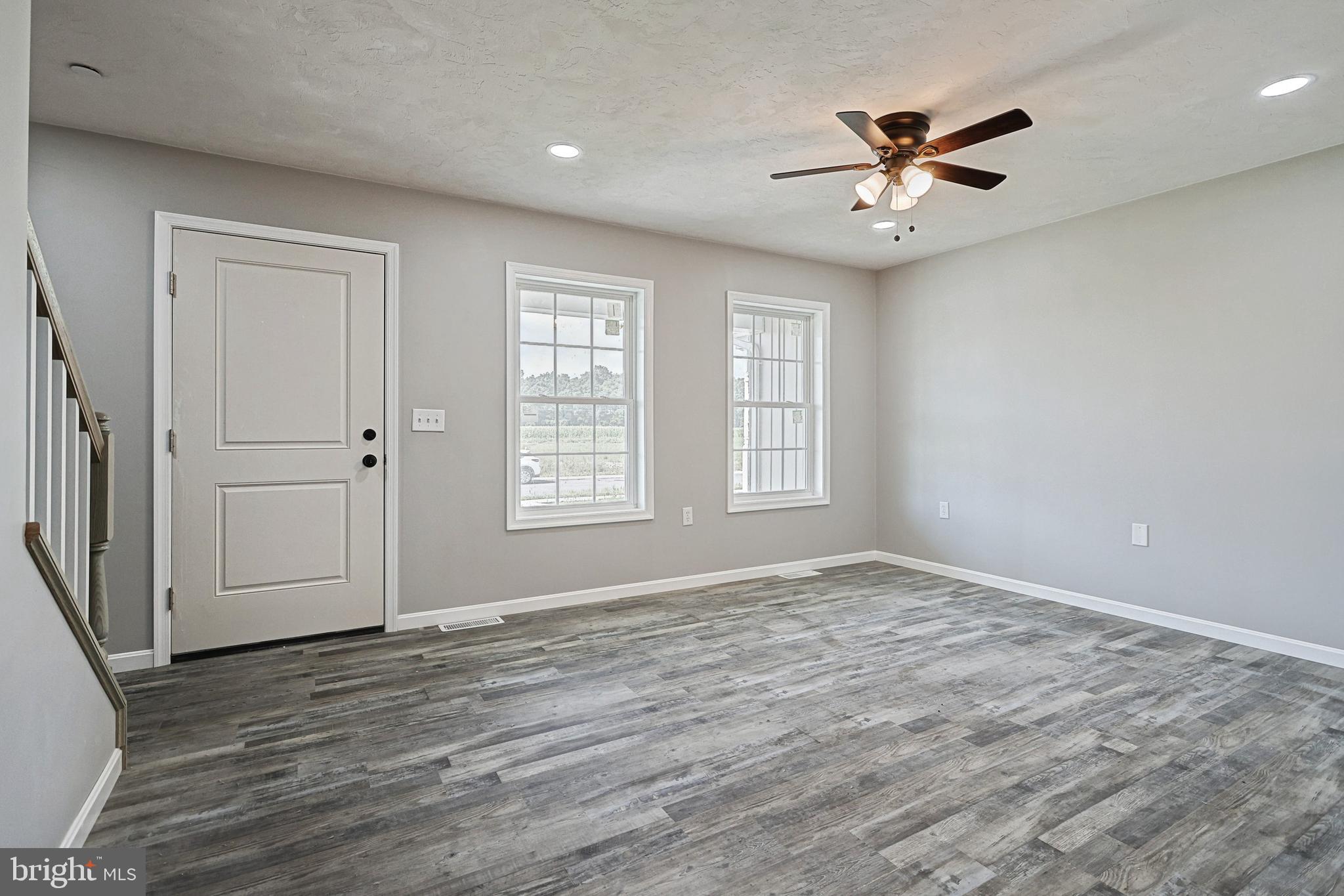 COLONIAL RIDGE - Residential