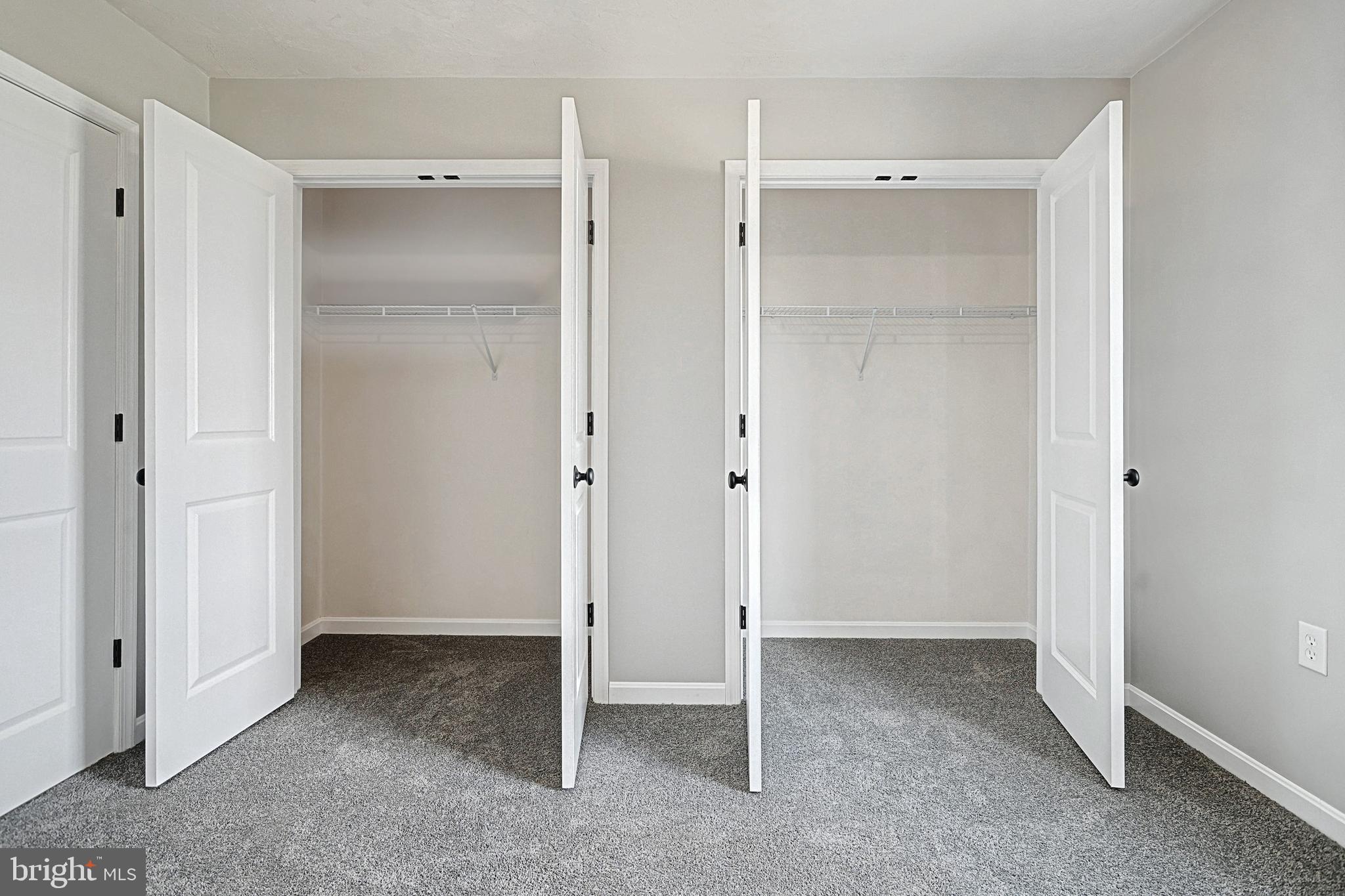 COLONIAL RIDGE - Residential