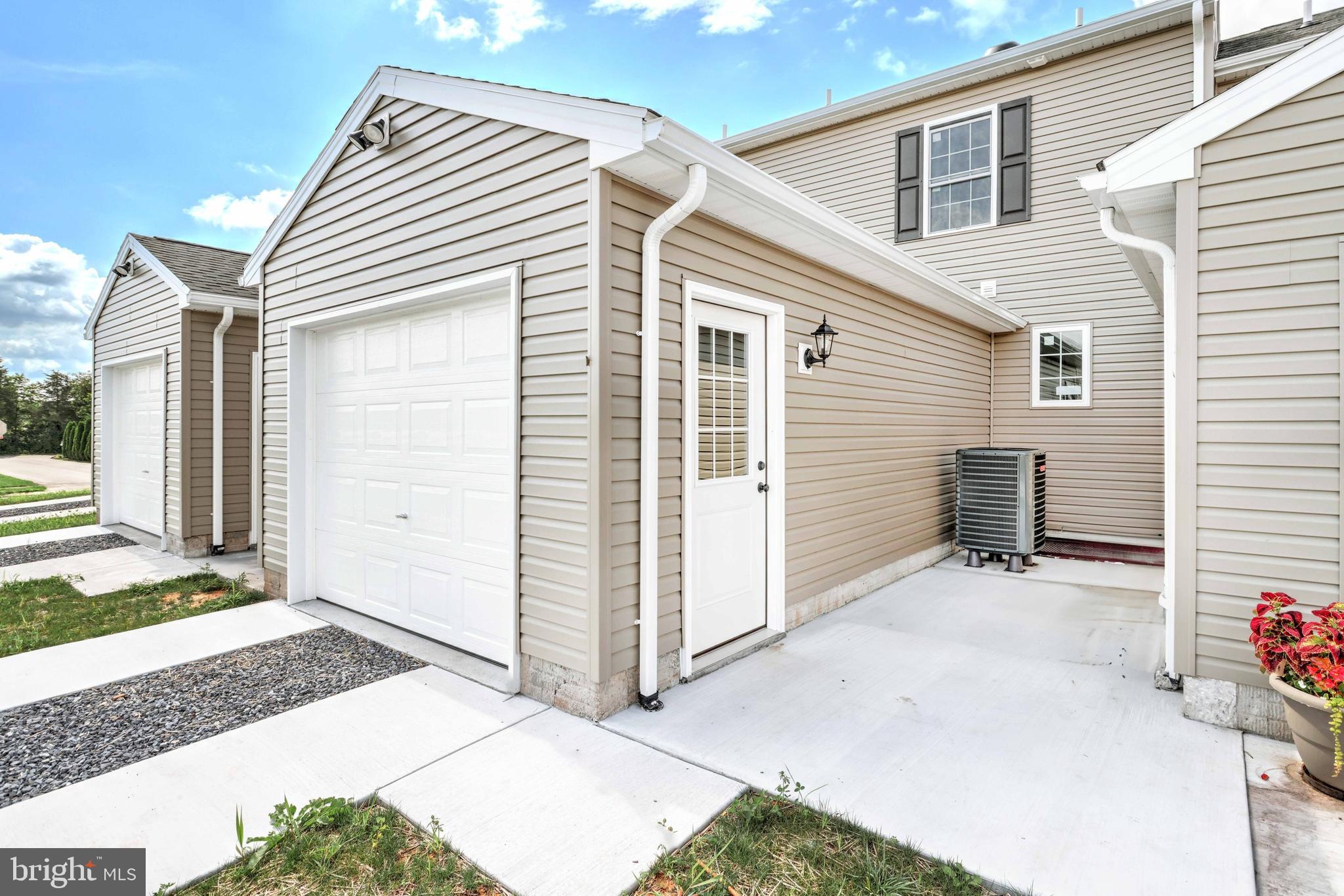 COLONIAL RIDGE - Residential