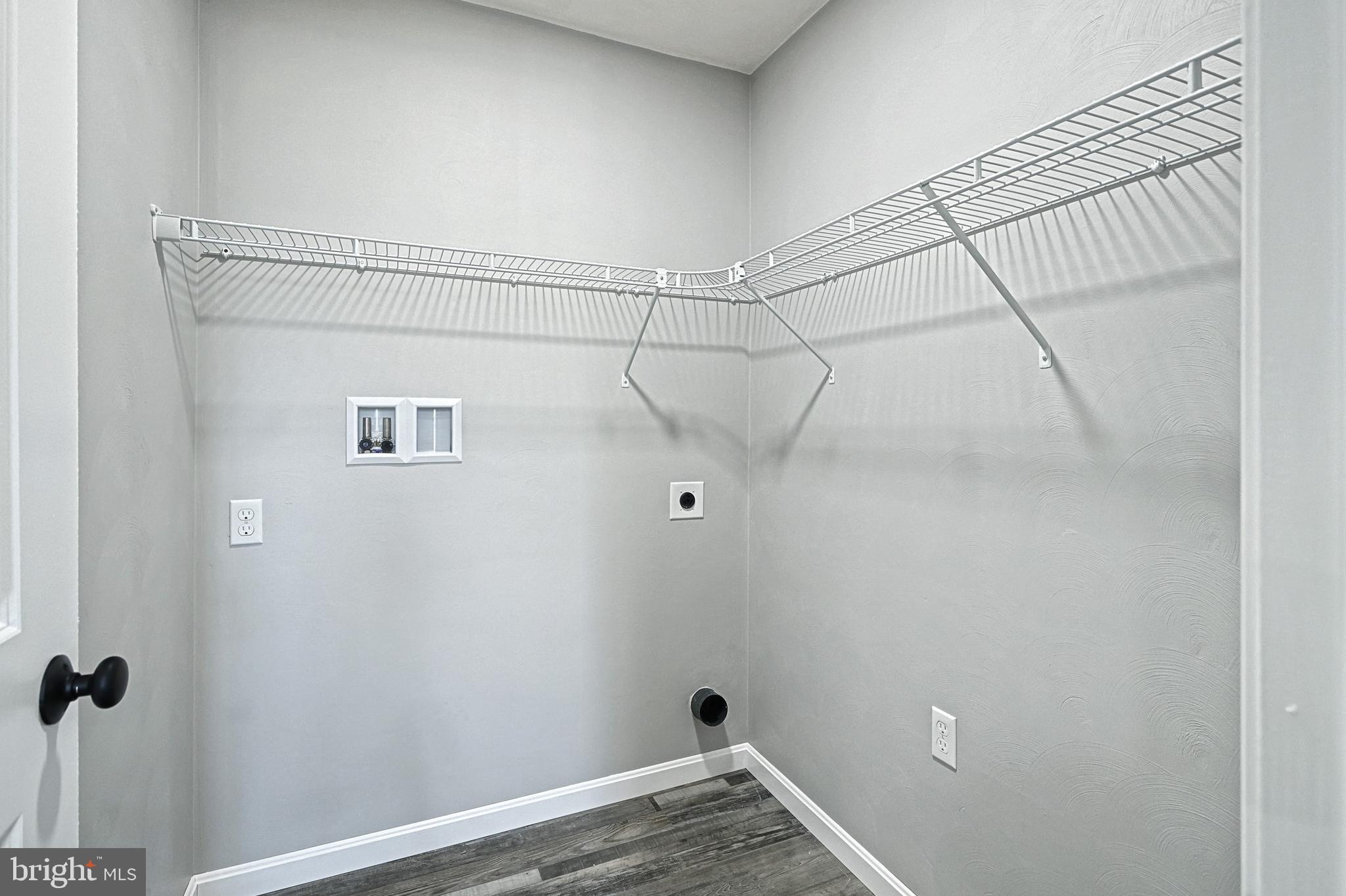 COLONIAL RIDGE - Residential