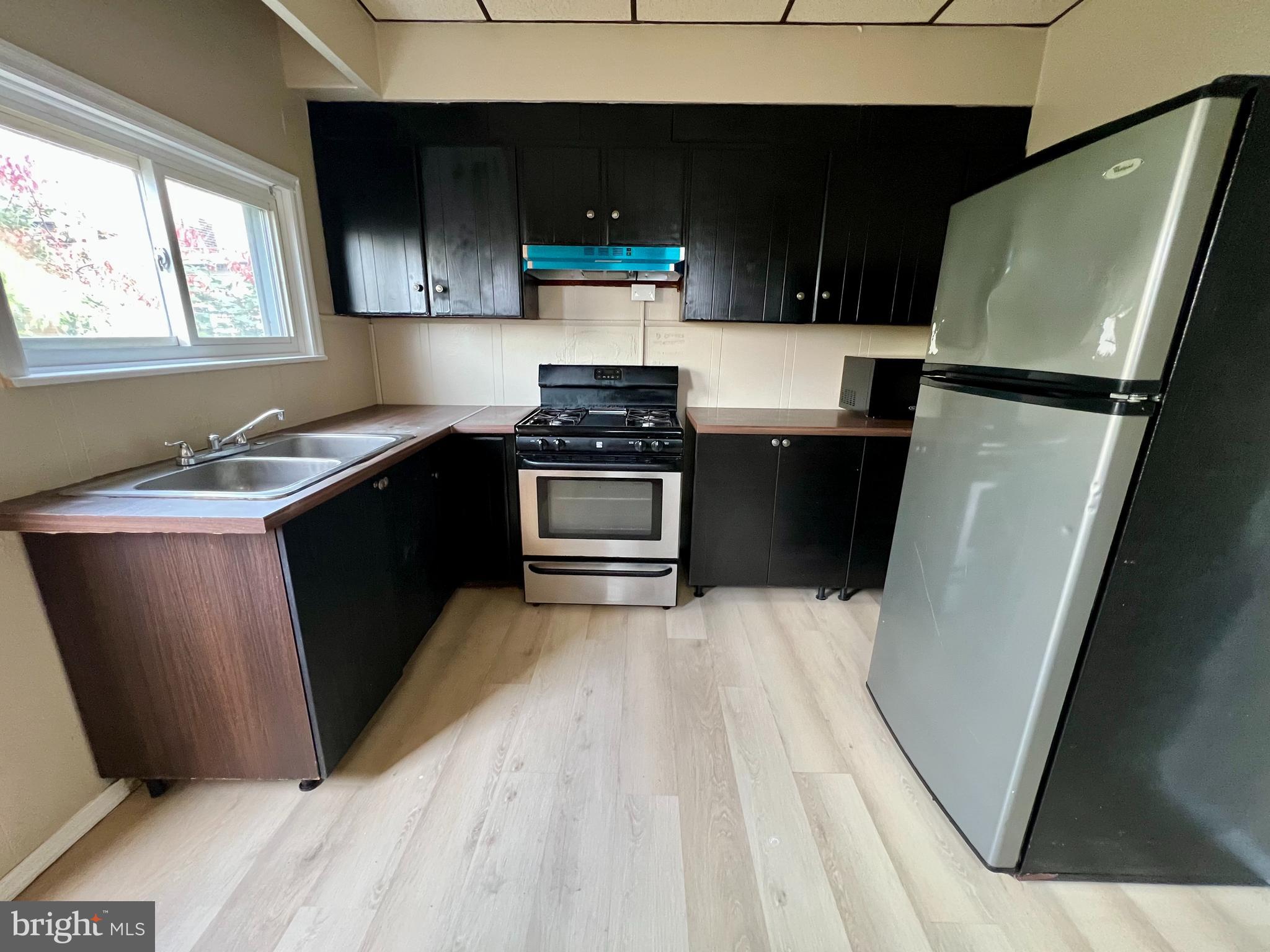 PORT RICHMOND - Residential Lease