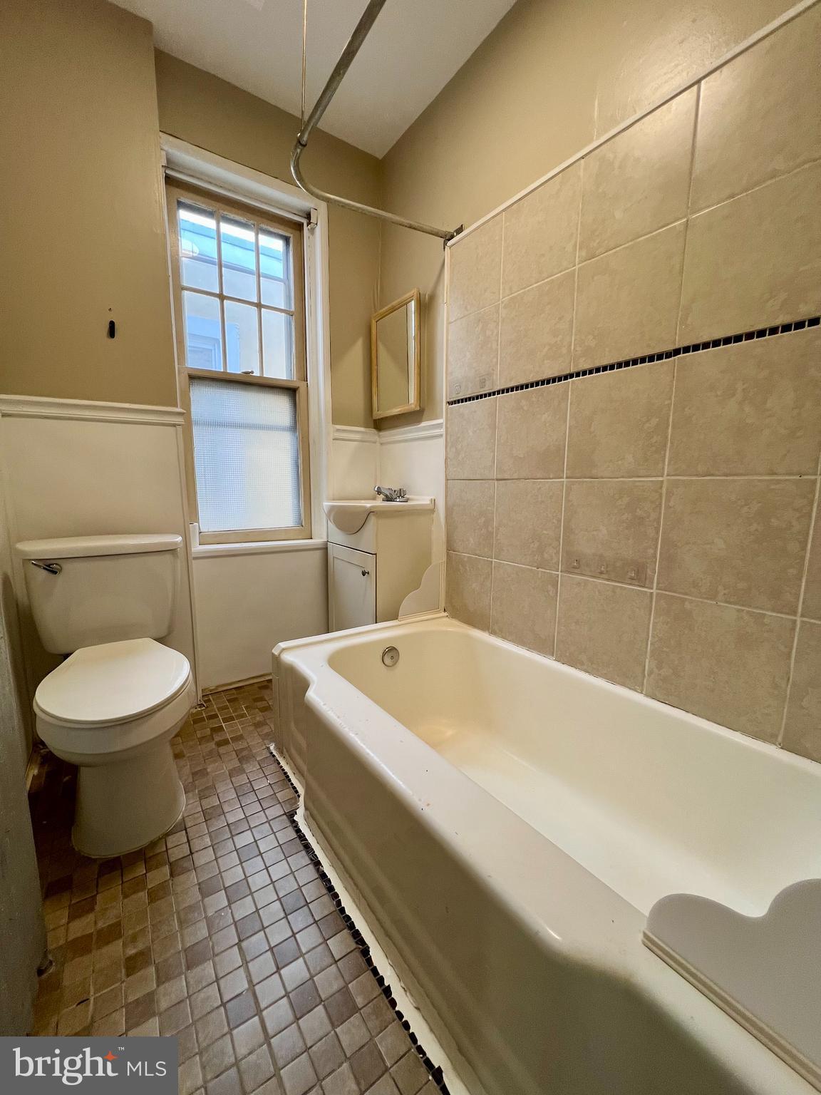 PORT RICHMOND - Residential Lease