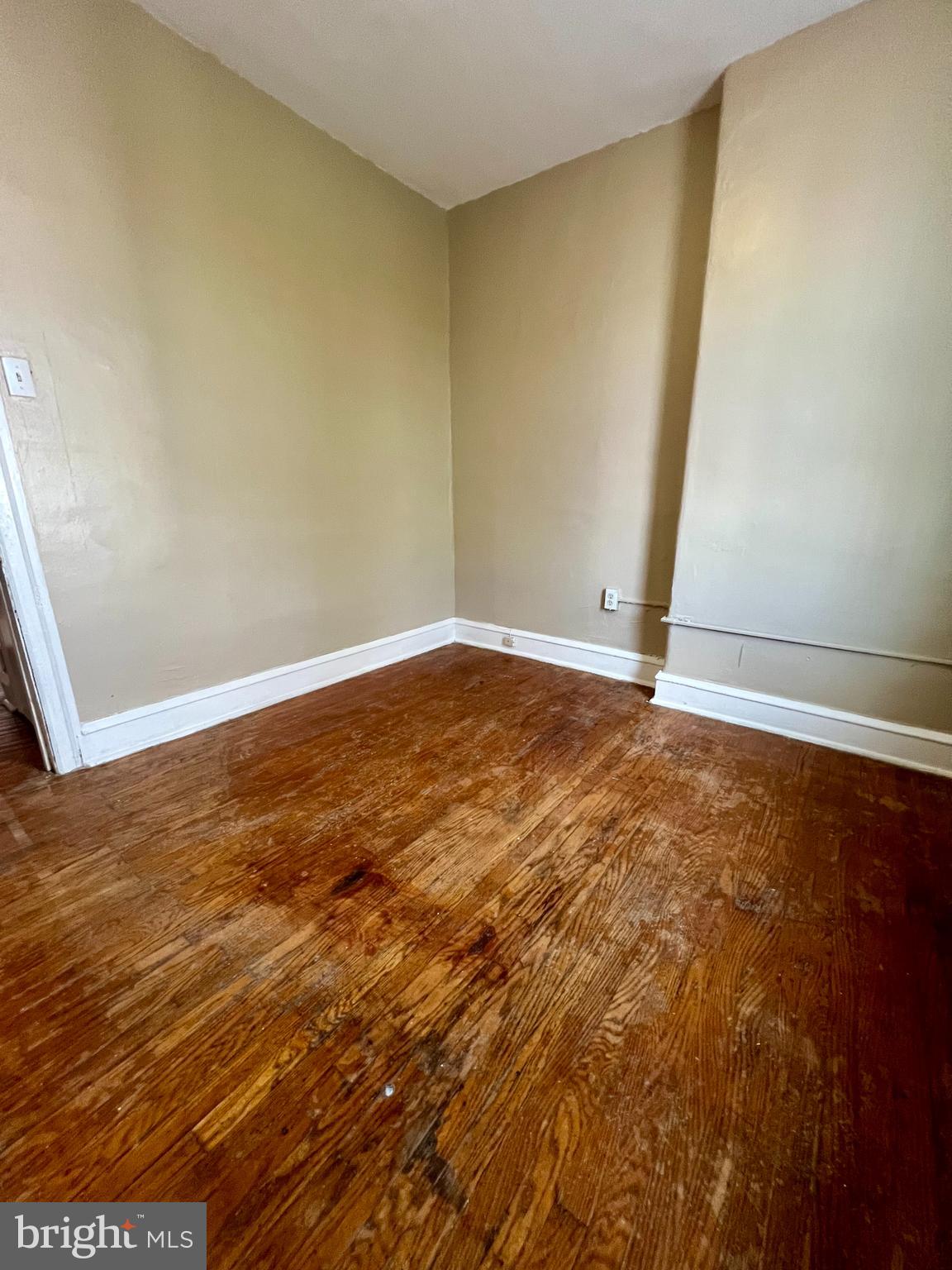 PORT RICHMOND - Residential Lease