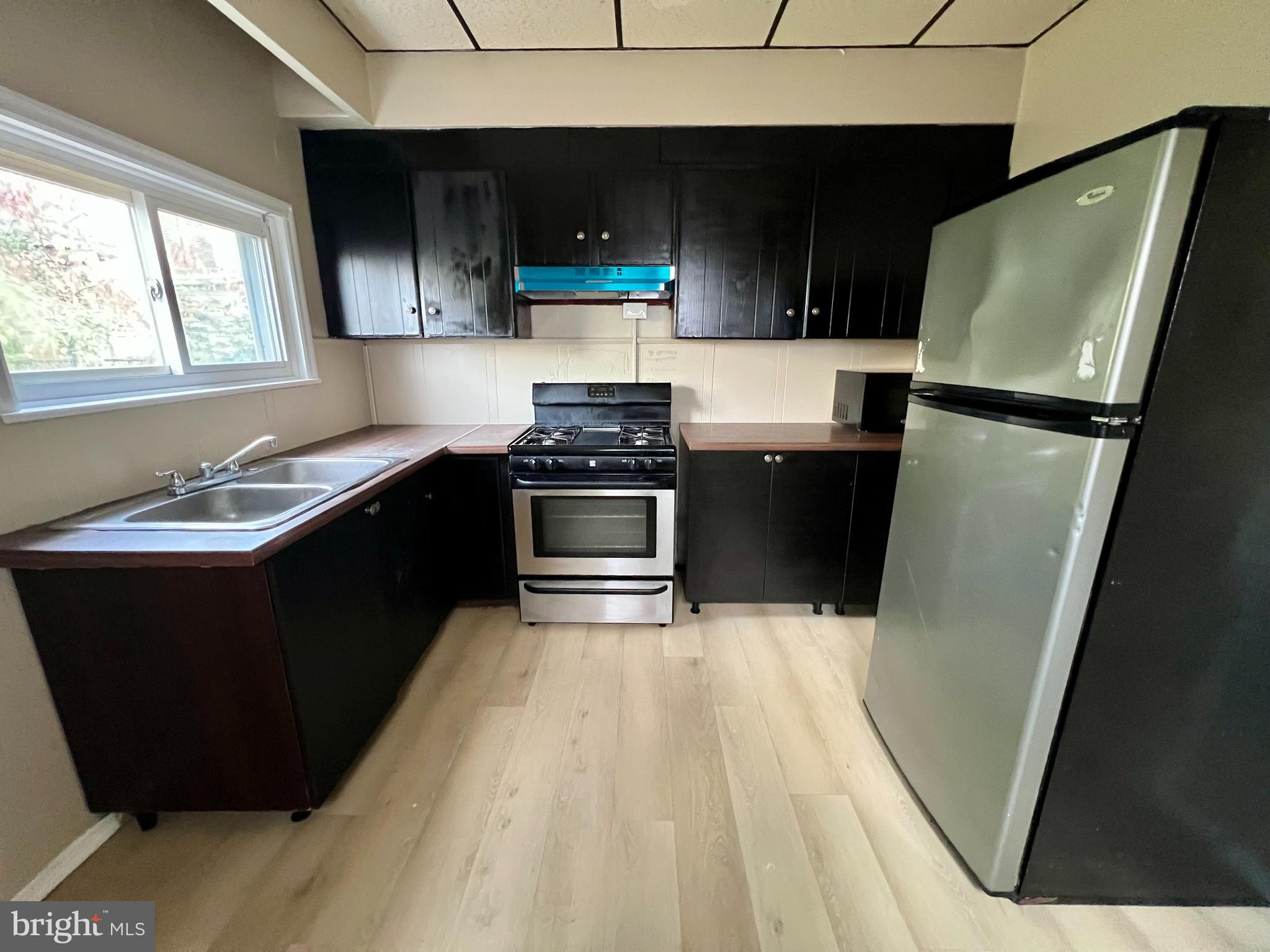 PORT RICHMOND - Residential Lease