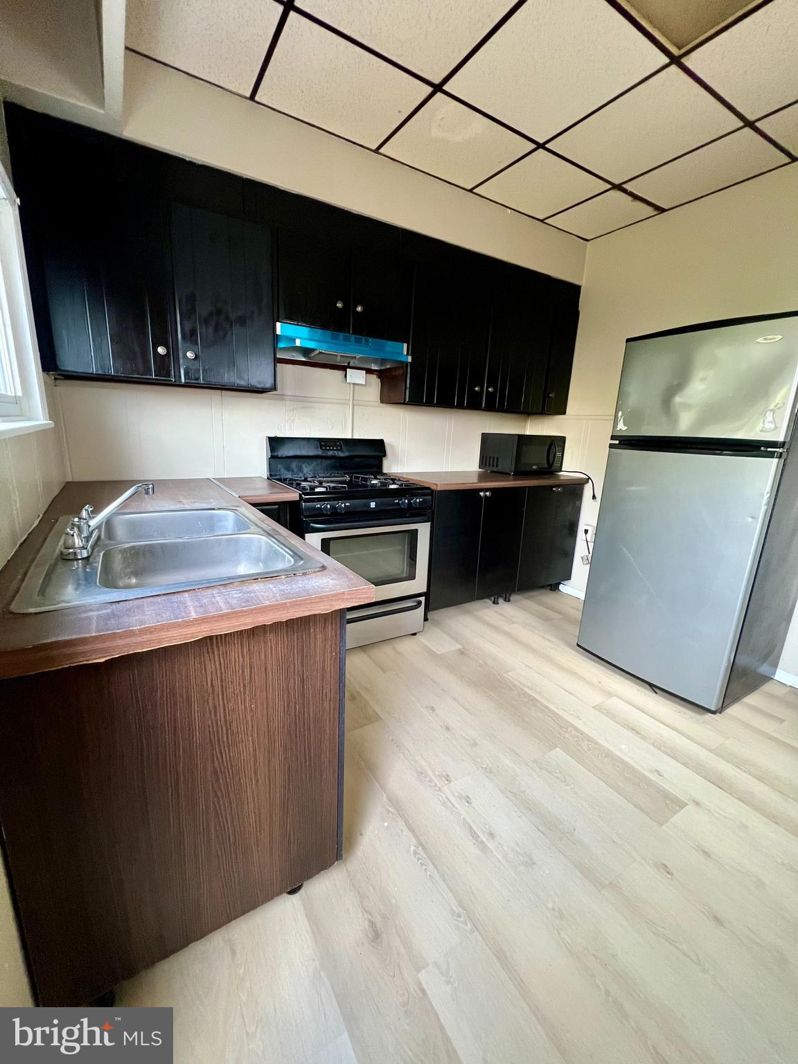 PORT RICHMOND - Residential Lease