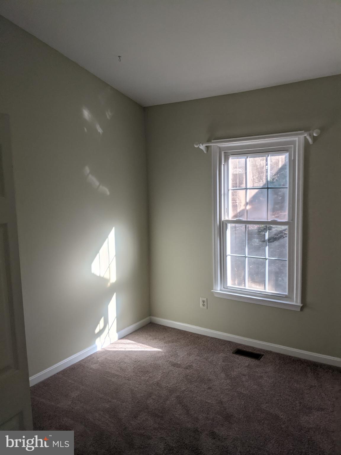 HOLLY POINTE - Residential Lease