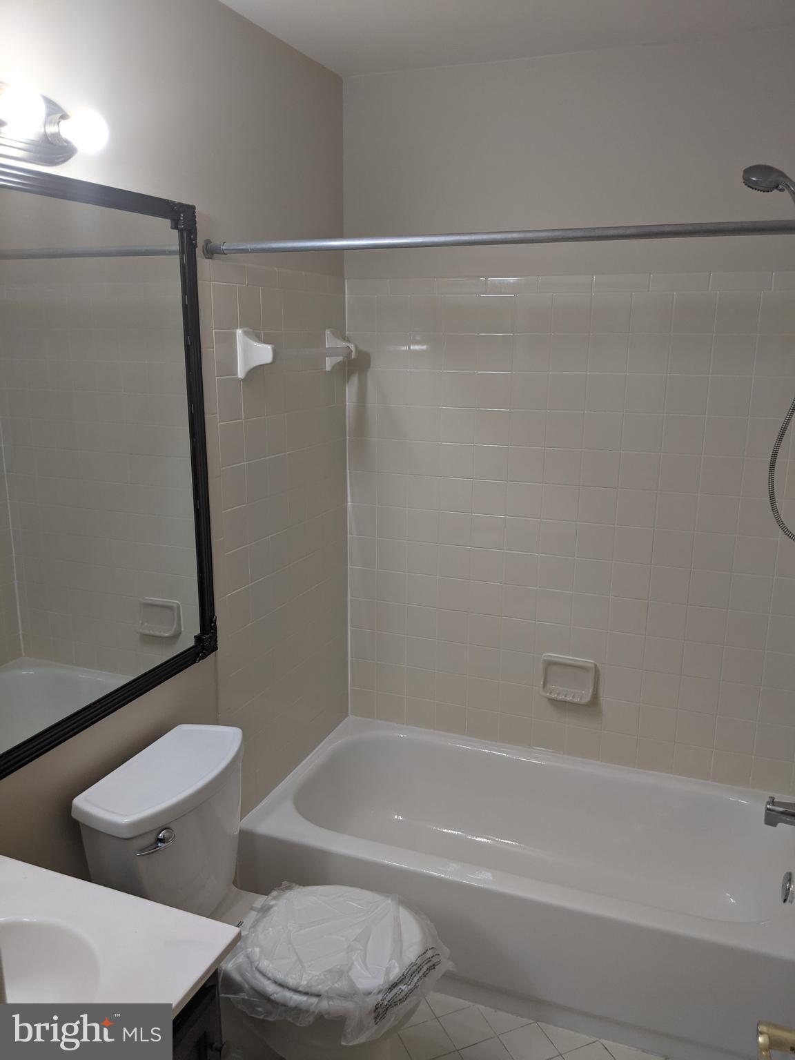 HOLLY POINTE - Residential Lease