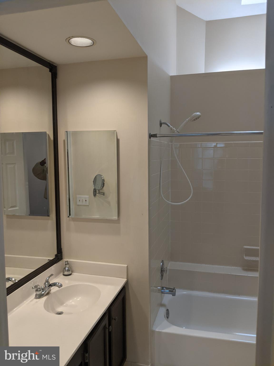 HOLLY POINTE - Residential Lease