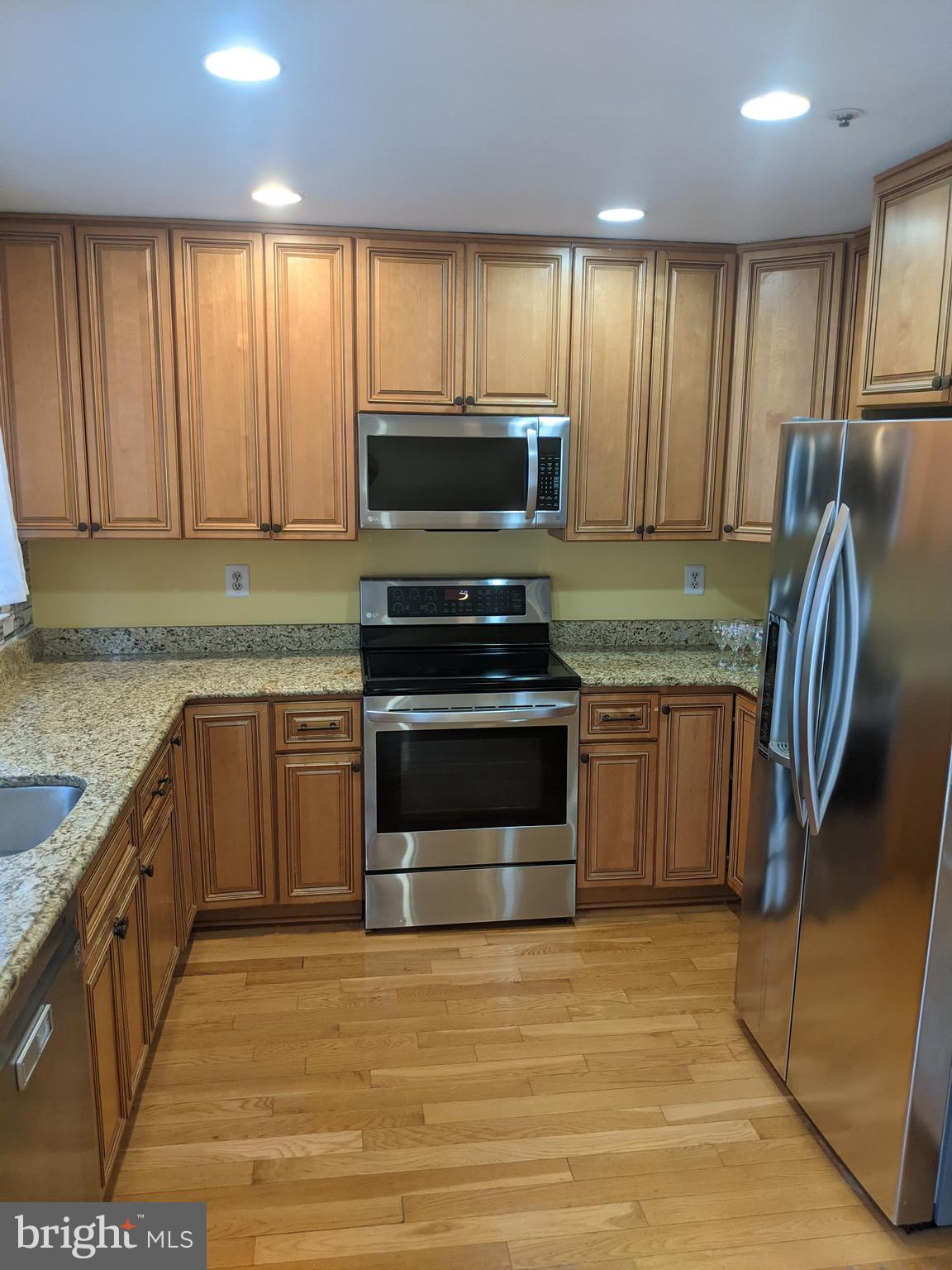 HOLLY POINTE - Residential Lease