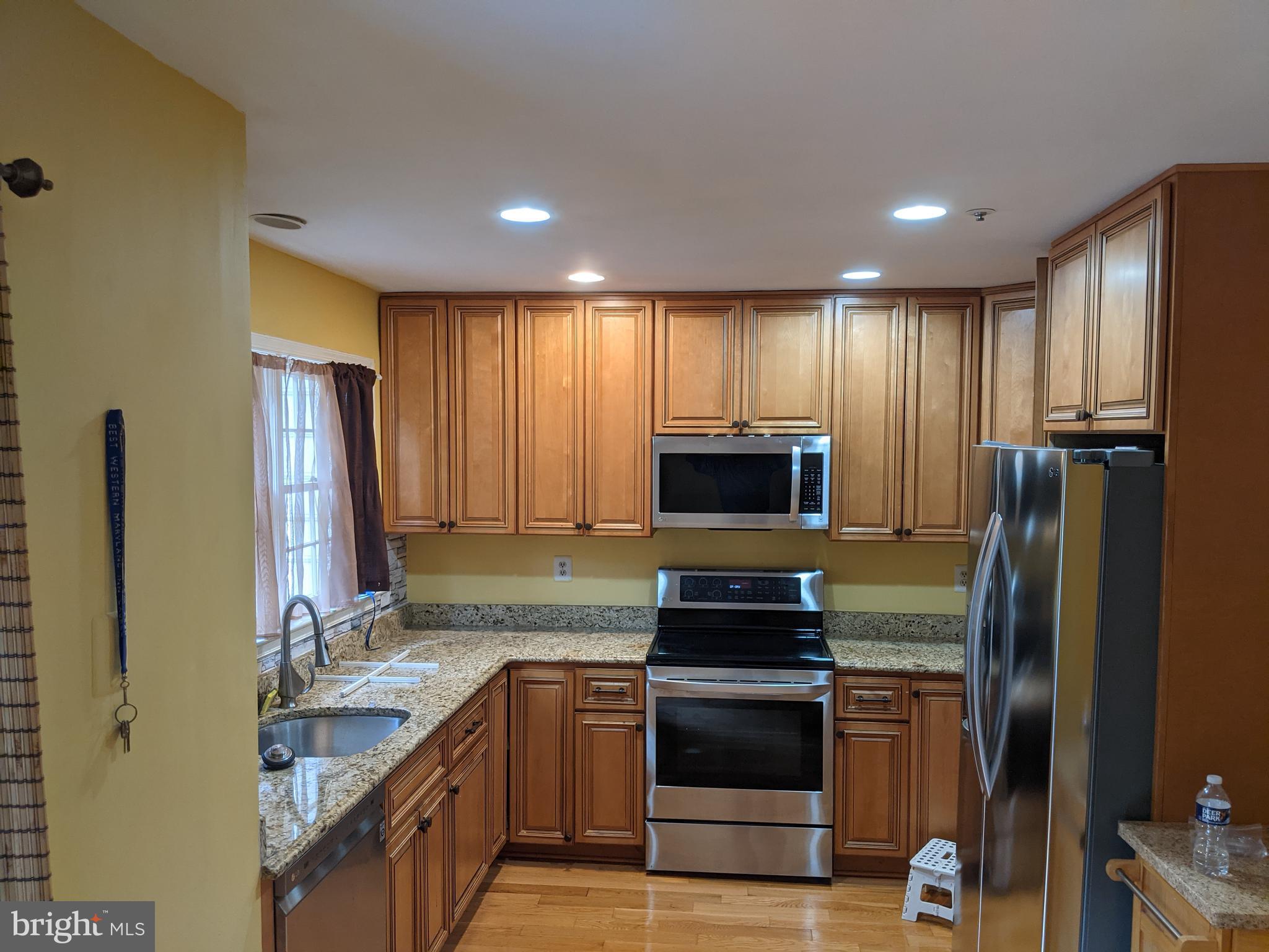 HOLLY POINTE - Residential Lease