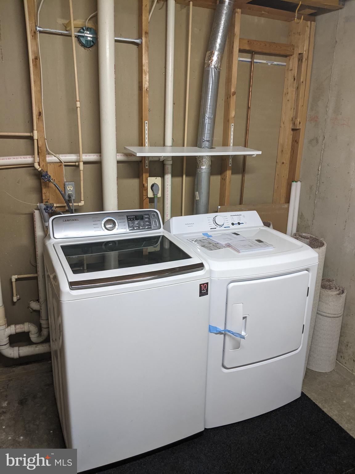 HOLLY POINTE - Residential Lease