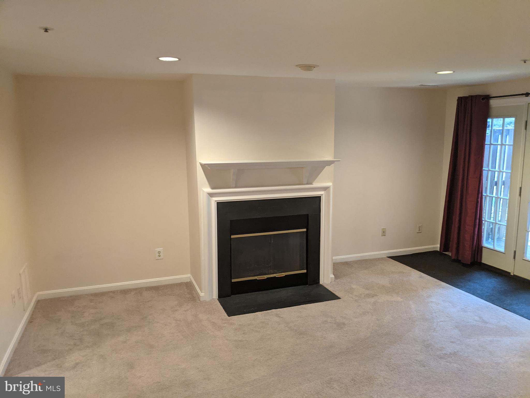 HOLLY POINTE - Residential Lease