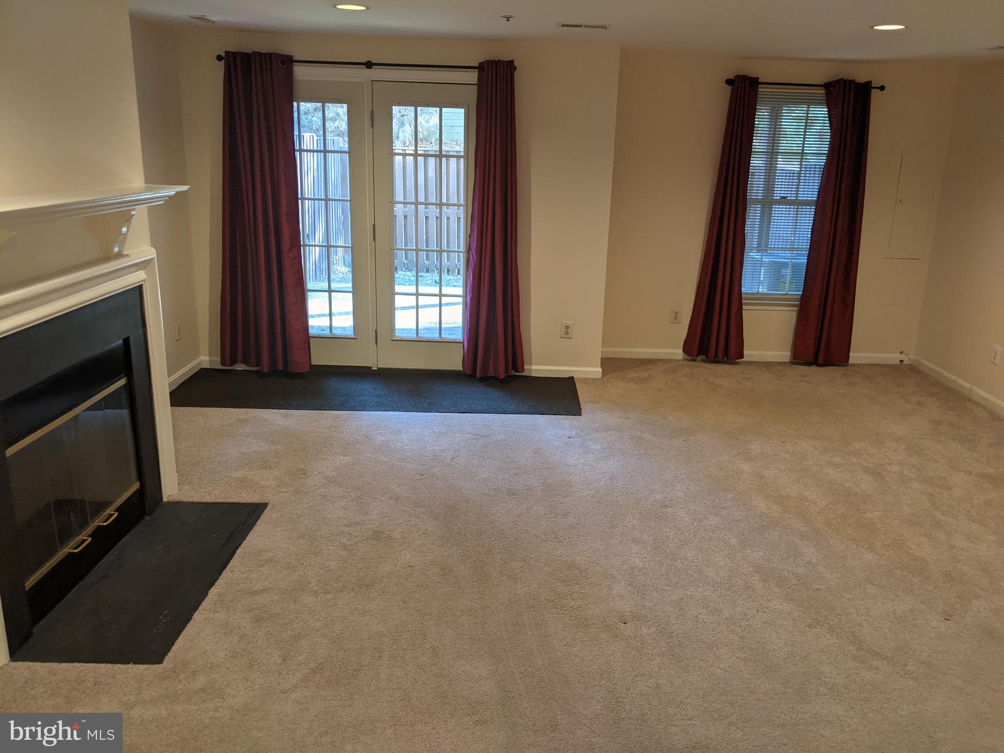 HOLLY POINTE - Residential Lease