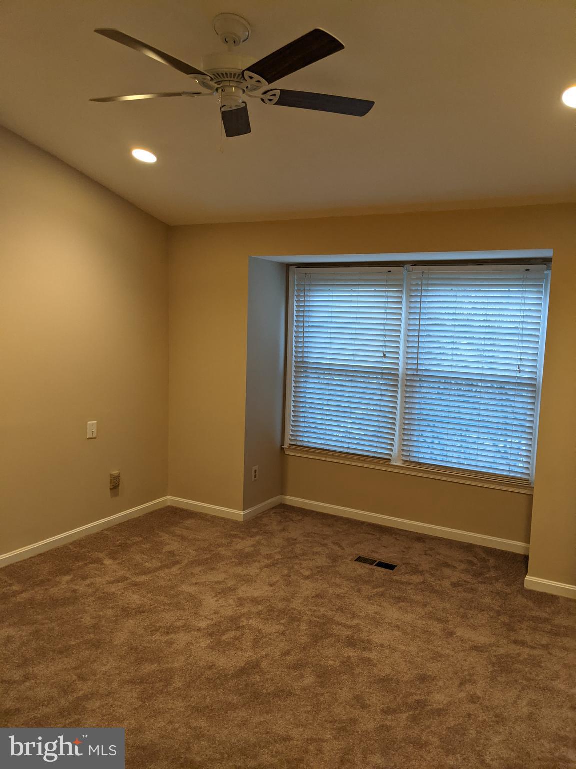 HOLLY POINTE - Residential Lease