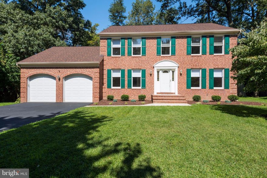 BEAUTIFUL SHIPLEYS CHOICE HOME!!  THIS HOME HAS MANY WONDERFUL FEATURES SUCH AS HARDWOOD FLOORING, NEW CARPET,  GRANITE IN KITCHEN, UPDATED BATH, LARGE FAMILY ROOM WITH REAL FIREPLACE, HUGE WOODED  LOT (16,596 SQFT) WITH PRIVACY   !!!BEST OF ALL LOCATED ON A CUL-DE-SAC !!  HOME IS VACANT AND MOVE IN READY!