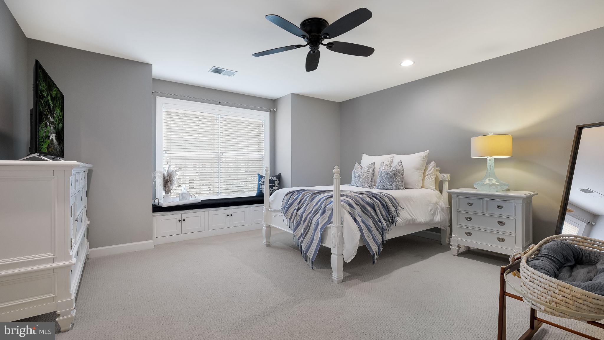 WALNUT CREEK AT MONT - Residential