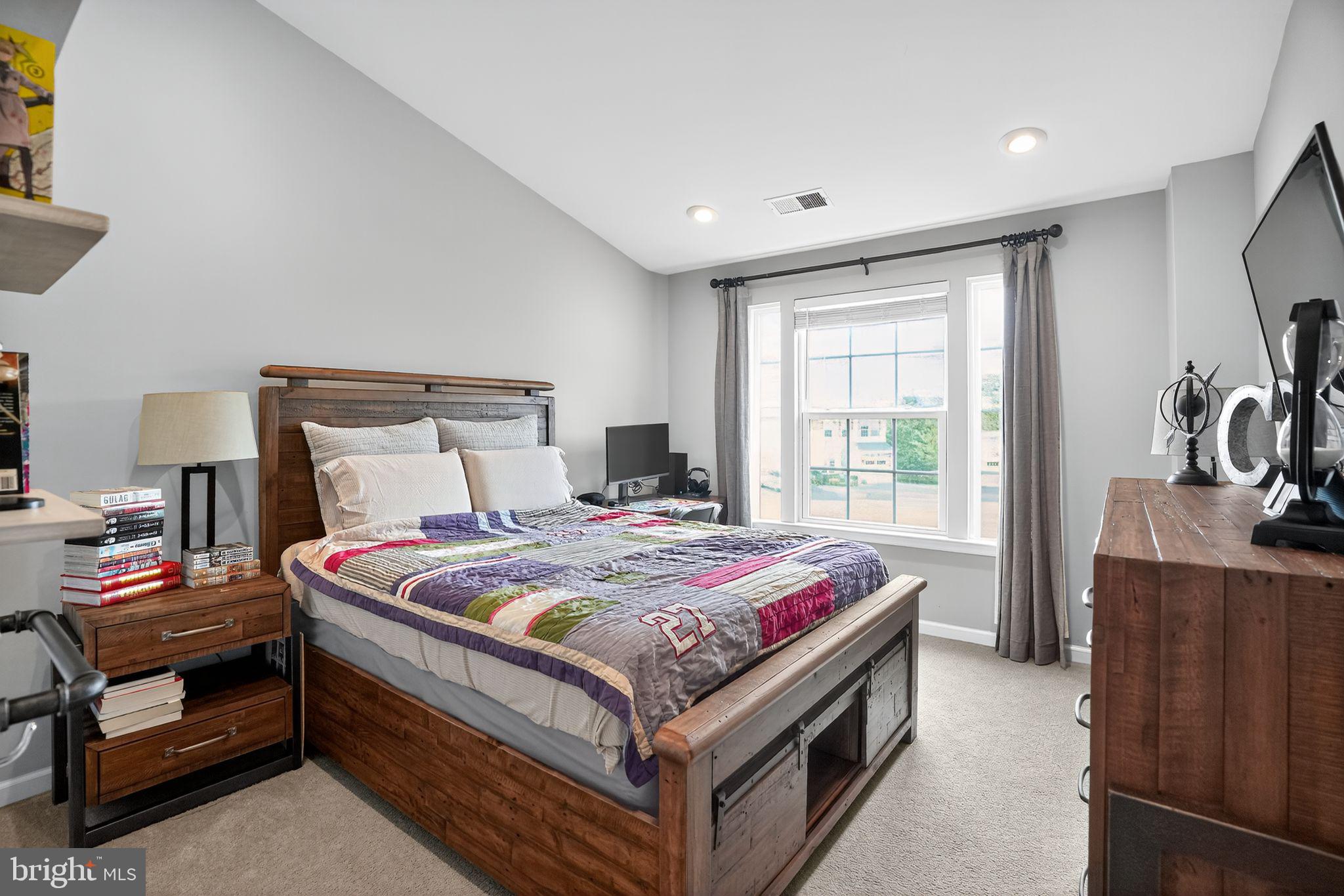 WALNUT CREEK AT MONT - Residential