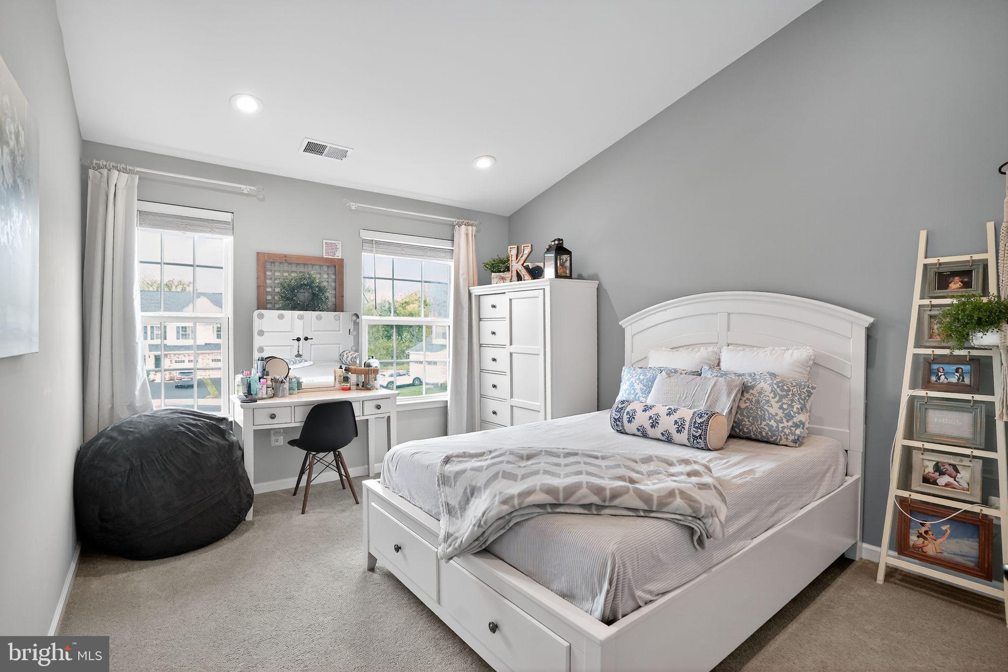 WALNUT CREEK AT MONT - Residential