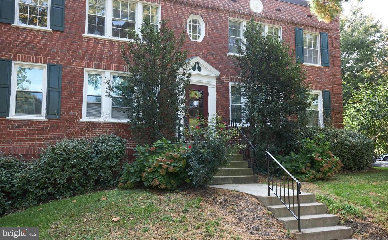 COLONIAL VILLAGE - Residential Lease