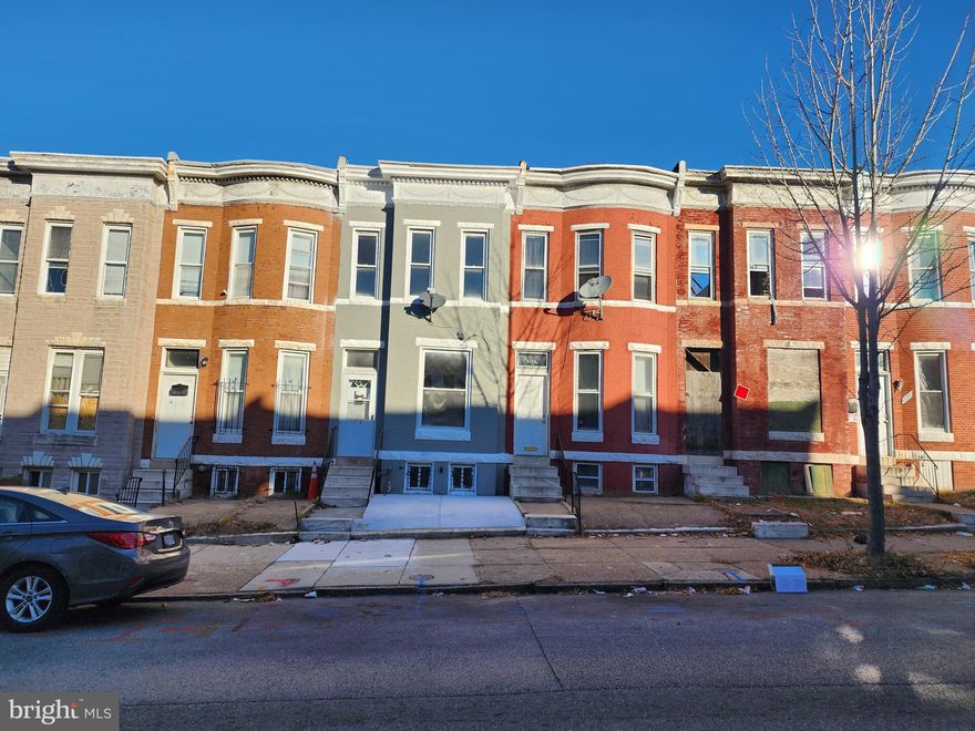 ONLINE AUCTION: Bidding begins 2/20/25 @ 10:00am, bidding ends 2/24/25 @ 12:30pm. List price is the suggested starting bid. Deposit: $5,000. 
 2 Story Townhouse located in the Penrose/Fayette Street Outreach area. BLOCKS to Grace Medical Center. Easy access to major traffic artery S Monroe St.