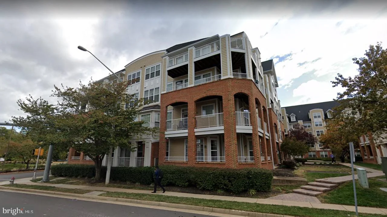 2700 Bellforest Court Unit 201, Vienna, VA 22180