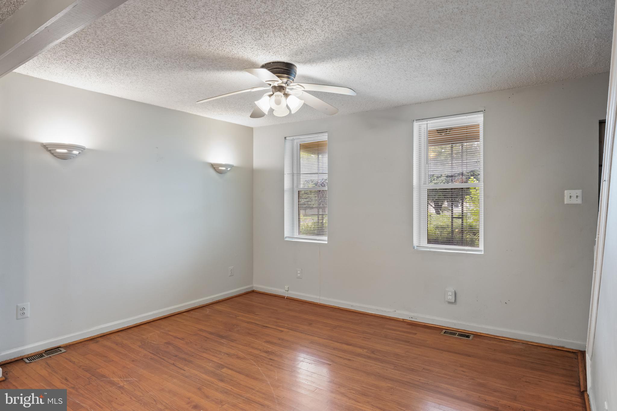 214 S WHITE HORSE PIKE