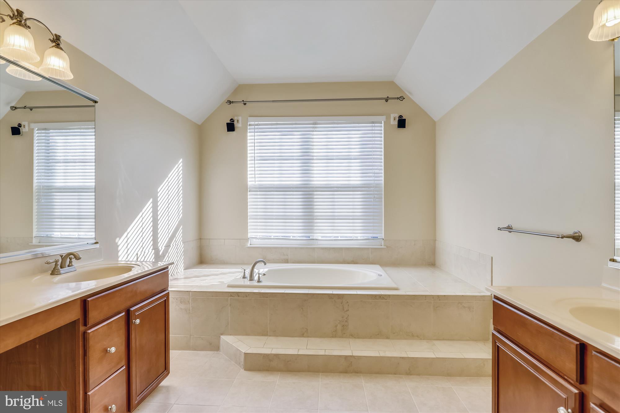 BELMONT COUNTRY CLUB - Residential