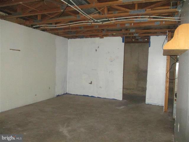 STONELEIGH SQUARE - Residential