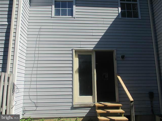 STONELEIGH SQUARE - Residential