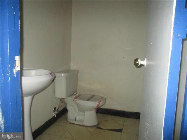 STONELEIGH SQUARE - Residential