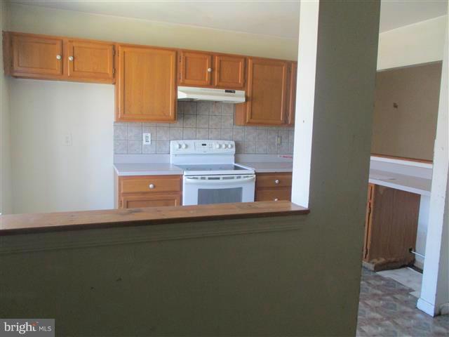 STONELEIGH SQUARE - Residential