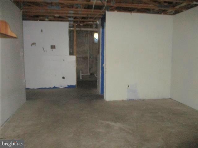 STONELEIGH SQUARE - Residential