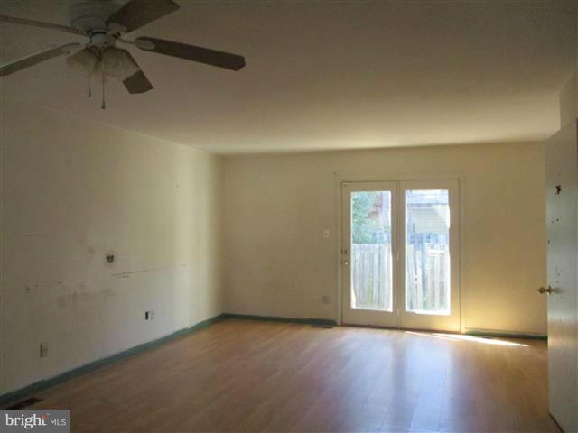 STONELEIGH SQUARE - Residential