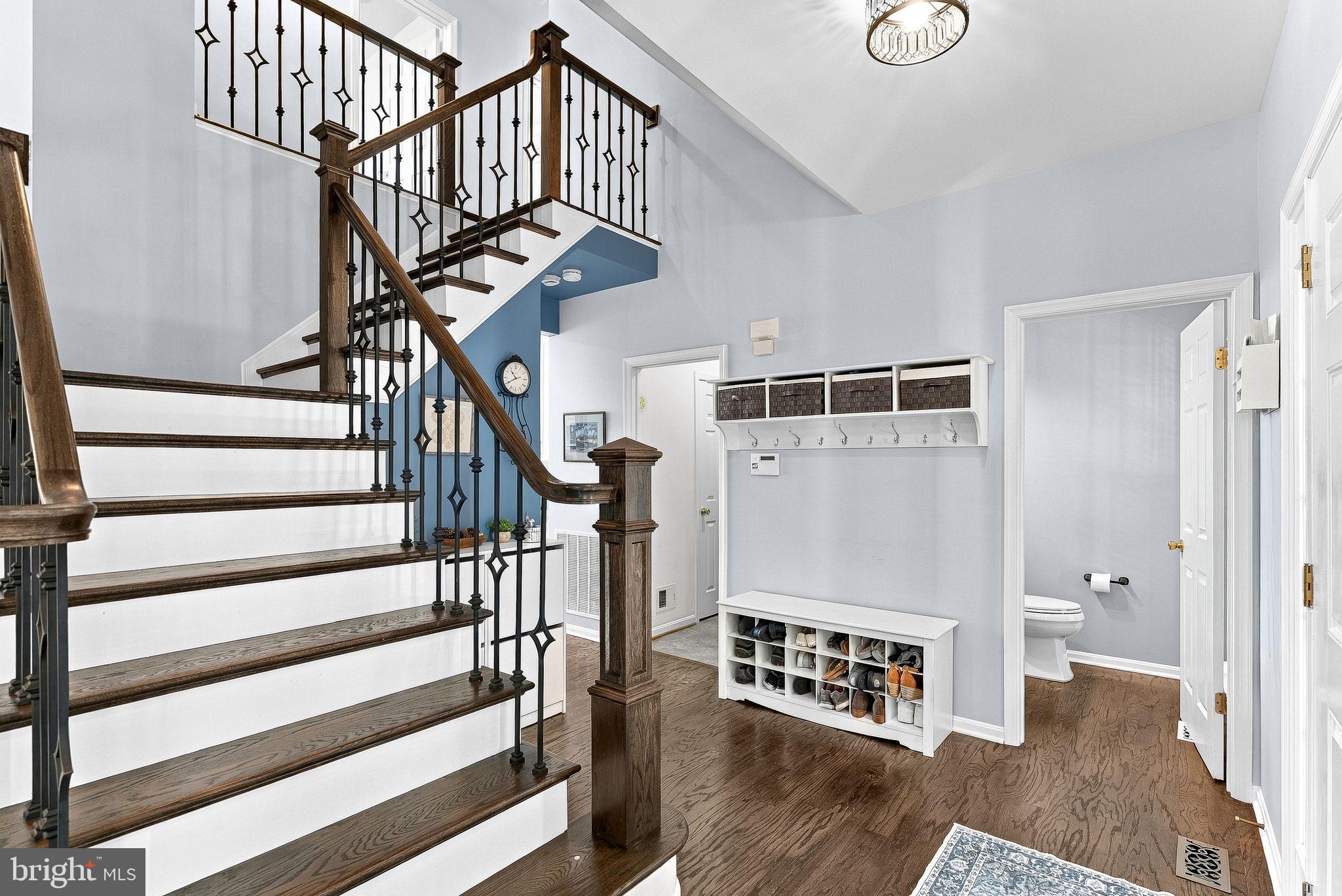 945 DEVONSHIRE CIRCLE