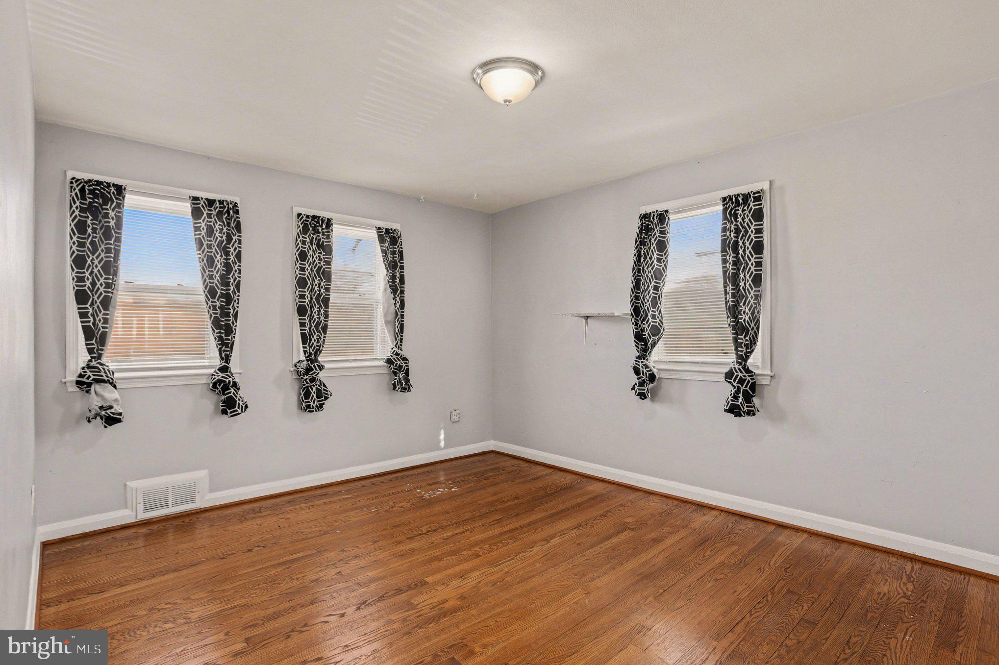 CHINQUAPIN PARK - Residential