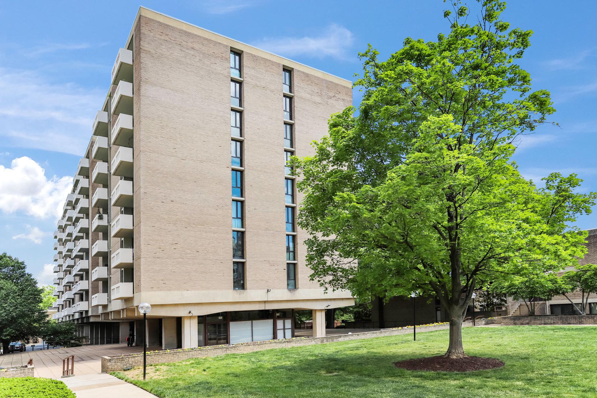 240 M STREET SW E214