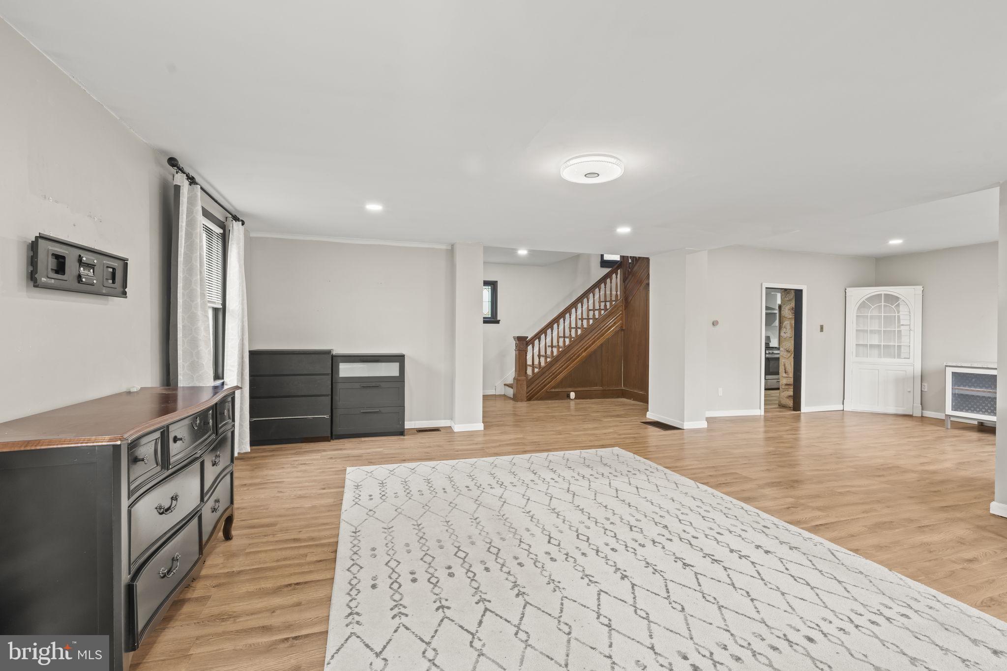 128 W EVESHAM AVENUE