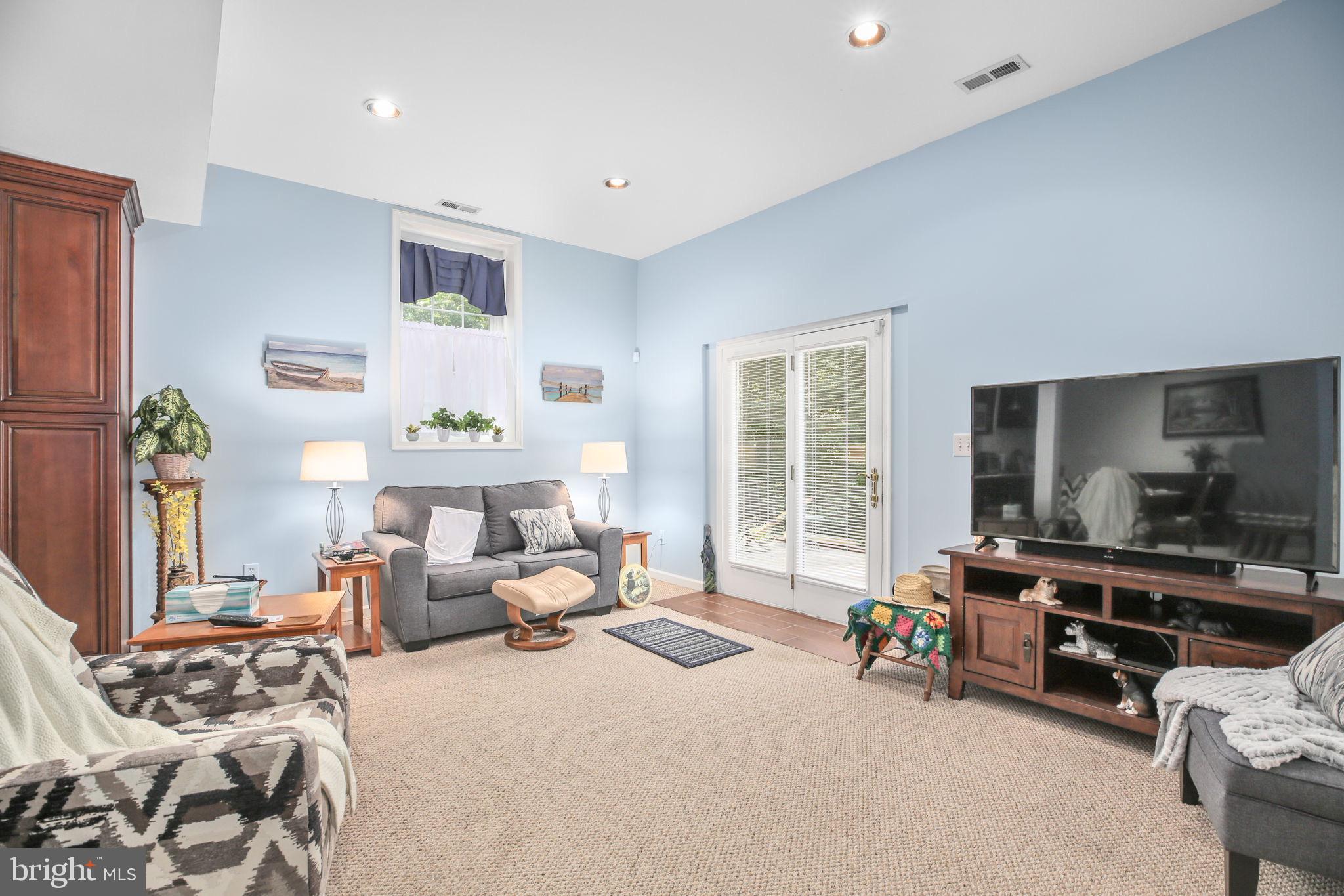 HUNTINGTON HILLS - Residential