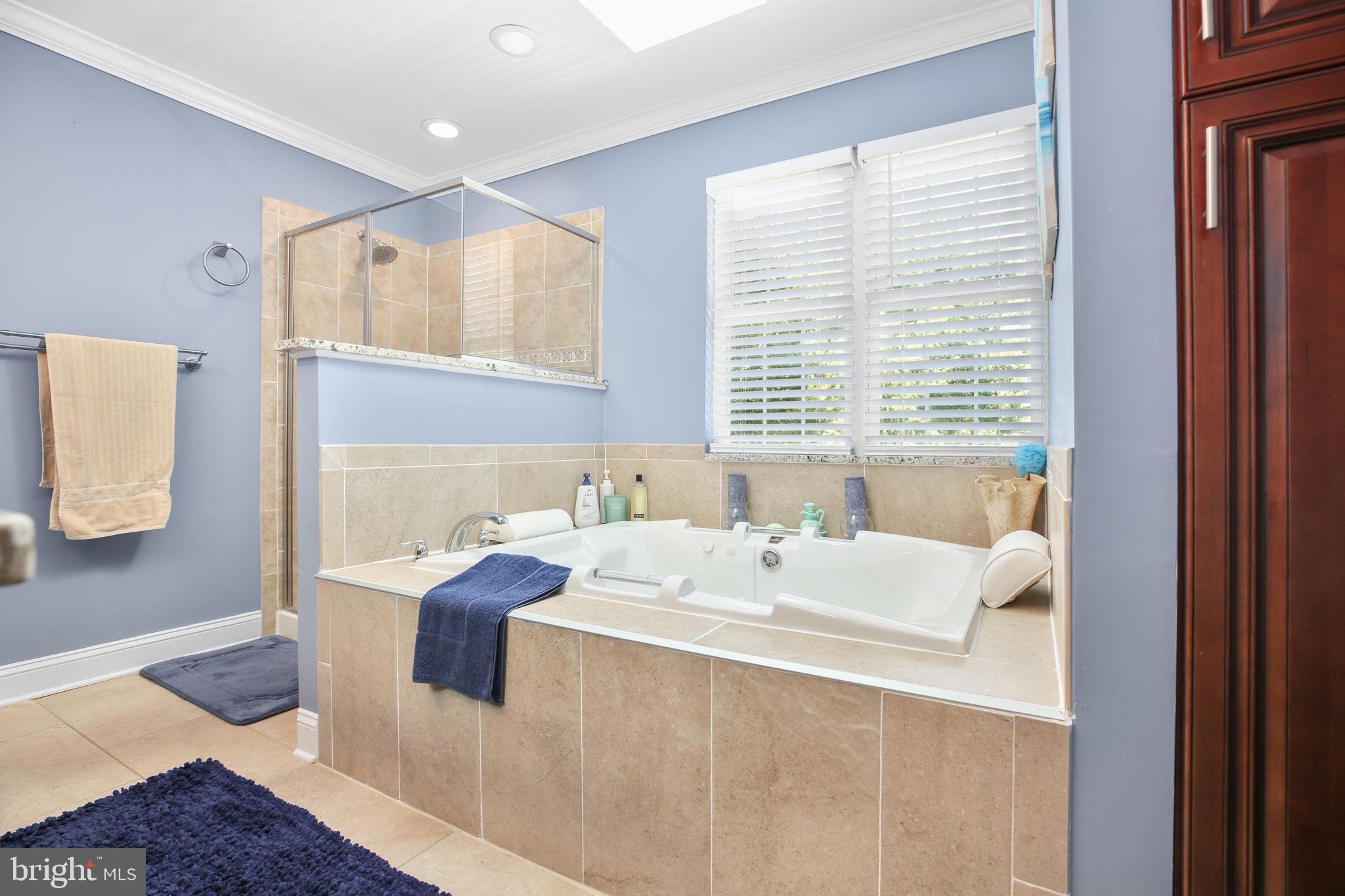 HUNTINGTON HILLS - Residential