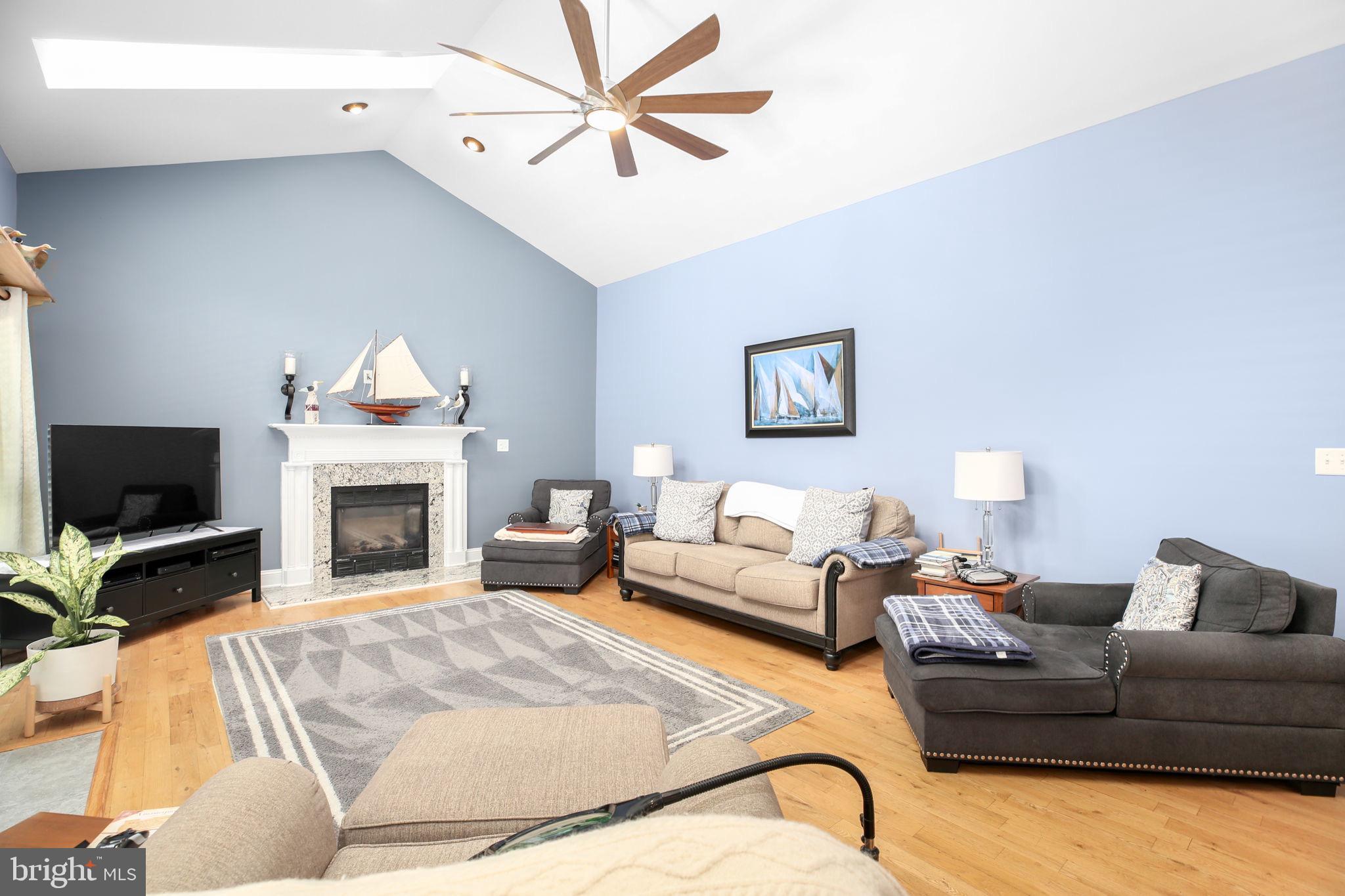 HUNTINGTON HILLS - Residential