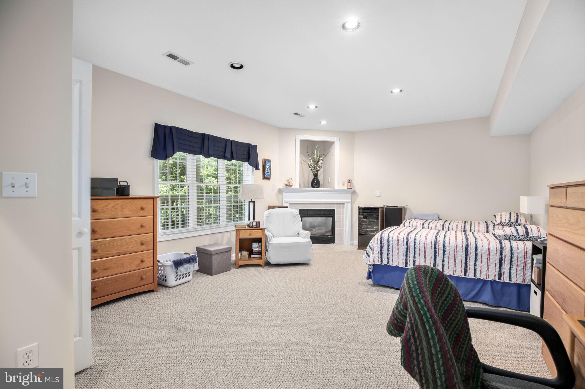 HUNTINGTON HILLS - Residential