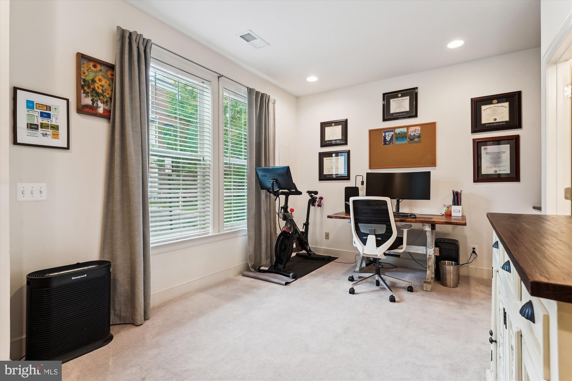2072 HUNTING CREEK COURT